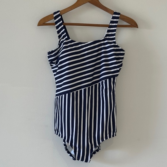 One piece swimsuit NWOT - Picture 2 of 6